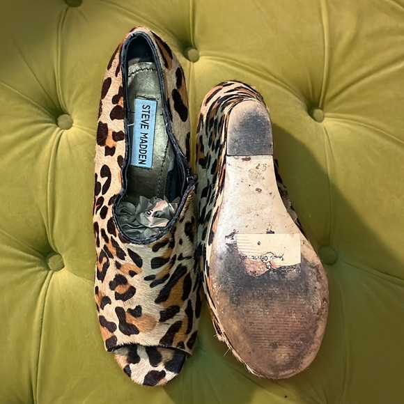 Steve Madden Leopard Print Peep Toe Platform Wedges - Picture 3 of 3